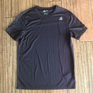 Reebok speedwick black size medium shirt sleeve workout shirt. Excellent cond